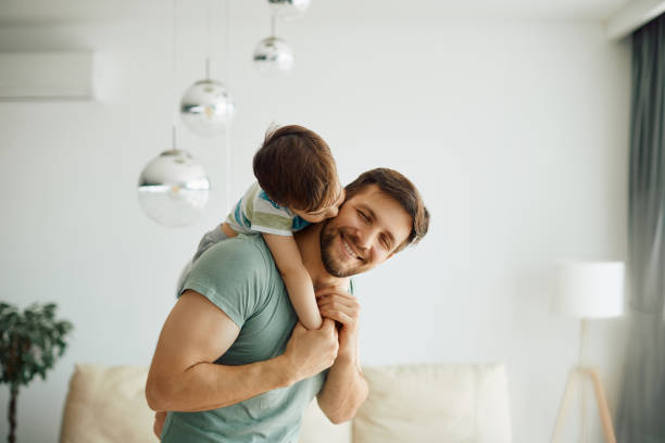 Explorando la mentalización paterna y su impacto en el desarrollo infantil temprano: un enfoque multimétodo